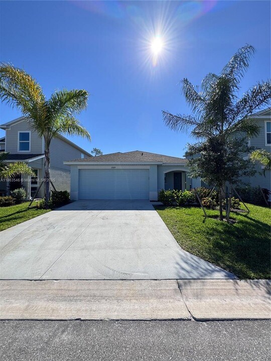 12089 Monterey Pine Ln in Ft. Myers, FL - Building Photo