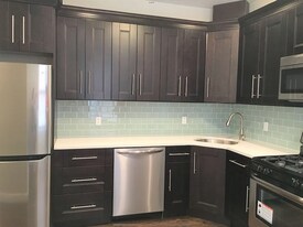 3220 35th St, Unit 2nd Floor in Astoria, NY - Building Photo