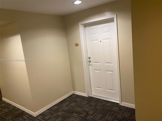 115 SW 11th St in Miami, FL - Foto de edificio - Building Photo