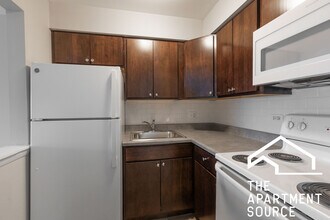 7308 W North Ave, Unit 2E in Elmwood Park, IL - Foto de edificio - Building Photo
