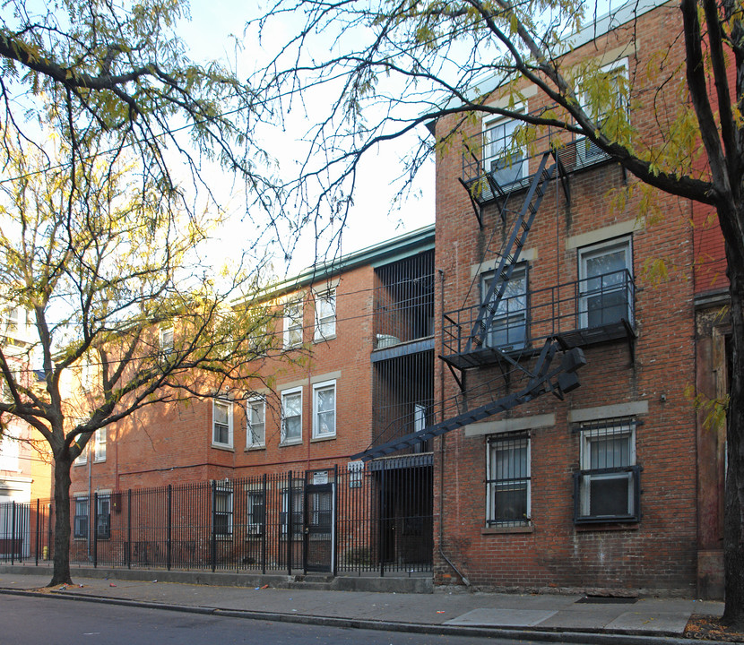 108 Green St in Cincinnati, OH - Building Photo