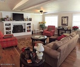 460 S US Highway 17 in East Palatka, FL - Foto de edificio - Building Photo