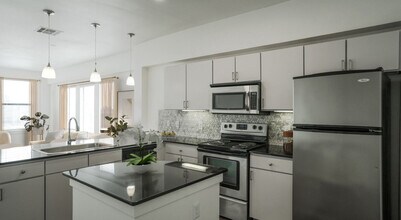 Crescent in Austin, TX - Foto de edificio - Building Photo