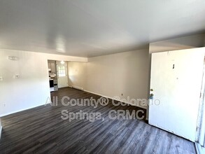 329 Bonnie Ct in Colorado Springs, CO - Building Photo - Building Photo