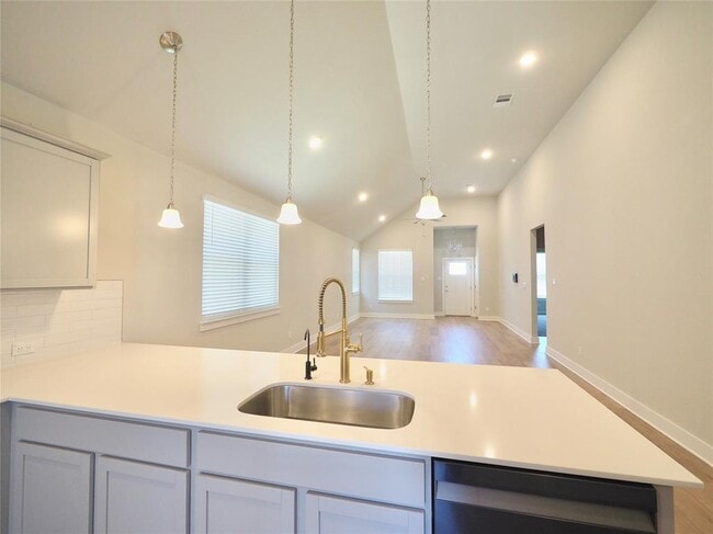 property at 211 Pinnacle Ln