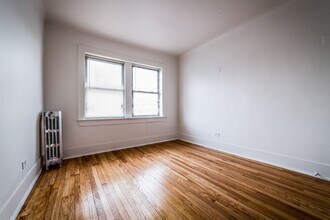 5328 W Harrison St Chicago, IL 60644 in Chicago, IL - Foto de edificio - Building Photo