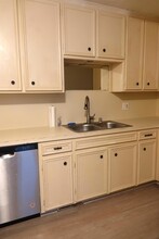 5024 27th St, Unit 4 in Lubbock, TX - Building Photo - Building Photo