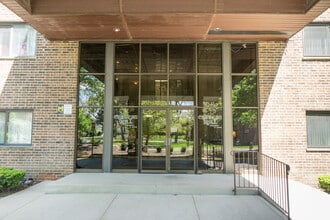 239 S Mill Rd in Addison, IL - Foto de edificio - Building Photo