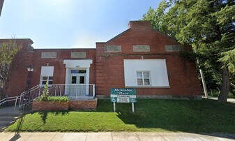 303 W Sloan St in Harrisburg, IL - Building Photo