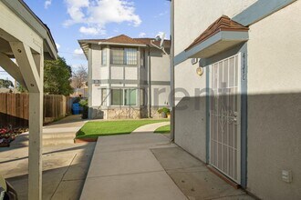 417 1st St in Brentwood, CA - Building Photo - Building Photo