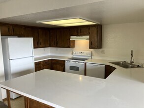 173 Birch Ave in Cayucos, CA - Foto de edificio - Building Photo