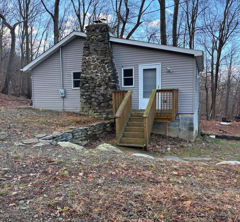 55 Woodland Cir S in Monroe, NY - Building Photo