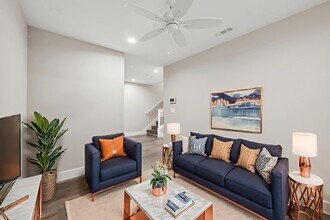 4448 Paxton Pl in Calabasas, CA - Foto de edificio - Building Photo