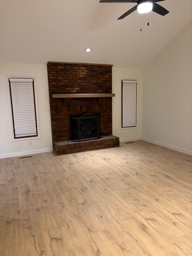 1411 W Highland St in Springfield, MO - Building Photo - Building Photo