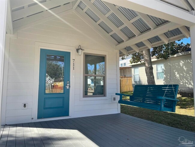711 N 10th Ave in Pensacola, FL - Building Photo - Building Photo