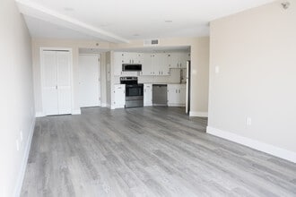 The LUXE Residences of Aurora 55+ Community in Aurora, IL - Foto de edificio - Building Photo