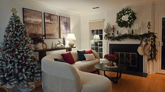 6535 Cypress Point Rd in Alexandria, VA - Building Photo - Building Photo