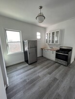 3323 N Pulaski Rd, Unit 2RB in Chicago, IL - Building Photo