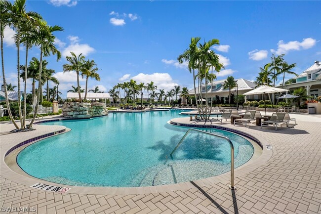 14823 Dockside Ln in Naples, FL - Foto de edificio - Building Photo