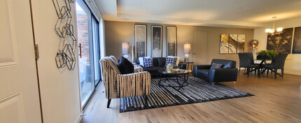 Saddlewood Park Townhomes in Minnetonka, MN - Foto de edificio - Building Photo