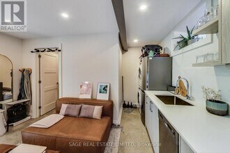 219 Quebec Ave in Toronto, ON - Building Photo - Building Photo