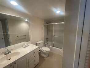 19380 Collins Ave, Unit # 1402 in Sunny Isles Beach, FL - Building Photo - Building Photo