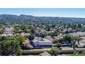 Sherman Apartments in Sherman Oaks, CA - Foto de edificio - Building Photo