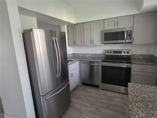 8313 Bernwood Cove Loop in Ft. Myers, FL - Foto de edificio - Building Photo