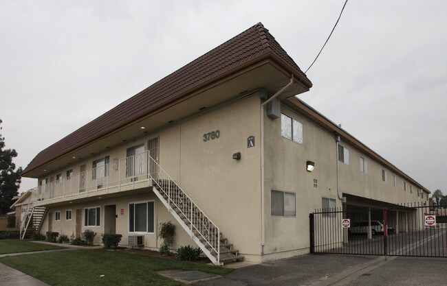 Adams Villas in Riverside, CA - Foto de edificio - Building Photo