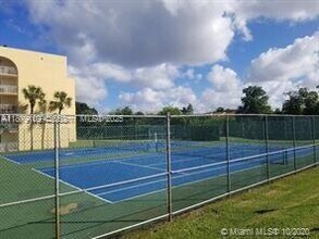 6970 NW 186th St in Hialeah, FL - Building Photo - Building Photo