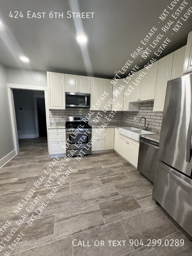 424 E 6th St in Jacksonville, FL - Foto de edificio - Building Photo