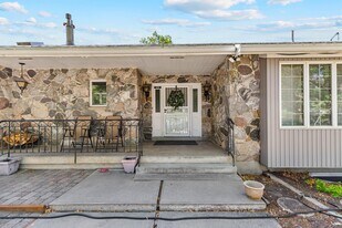 531 Edgehill Dr in Providence, UT - Building Photo