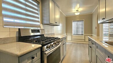 1022 S Norton Ave, Unit A in Los Angeles, CA - Building Photo - Building Photo