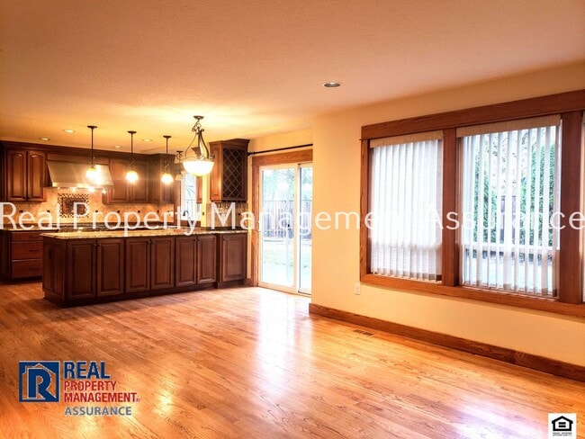 15590 SW Tanager Dr in Lake Oswego, OR - Building Photo - Building Photo