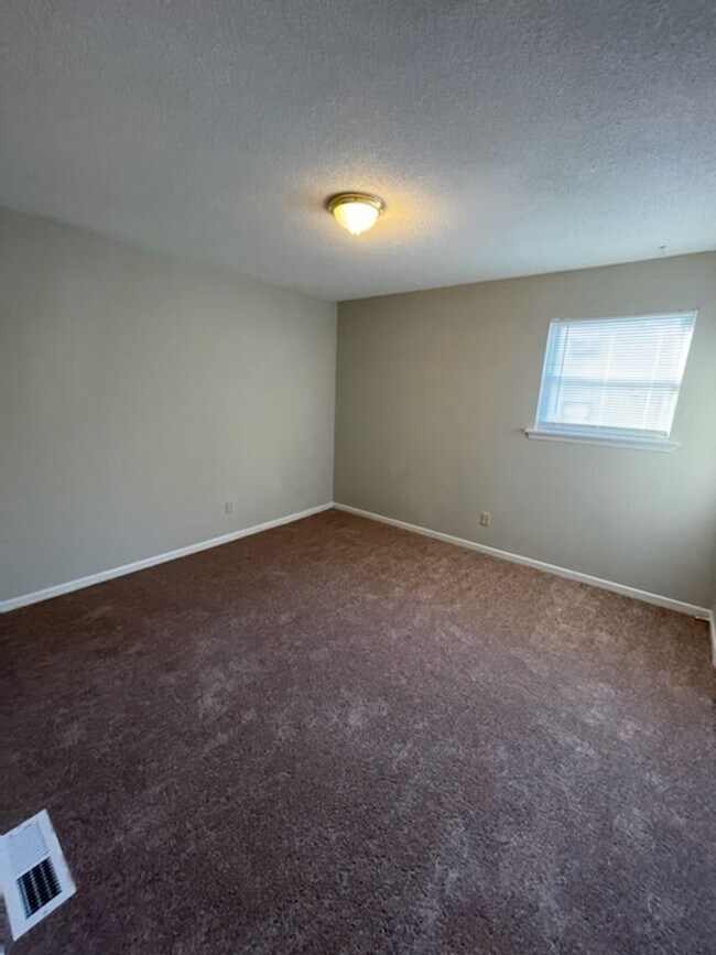 120 Vista Cir in Winston-Salem, NC - Building Photo - Building Photo