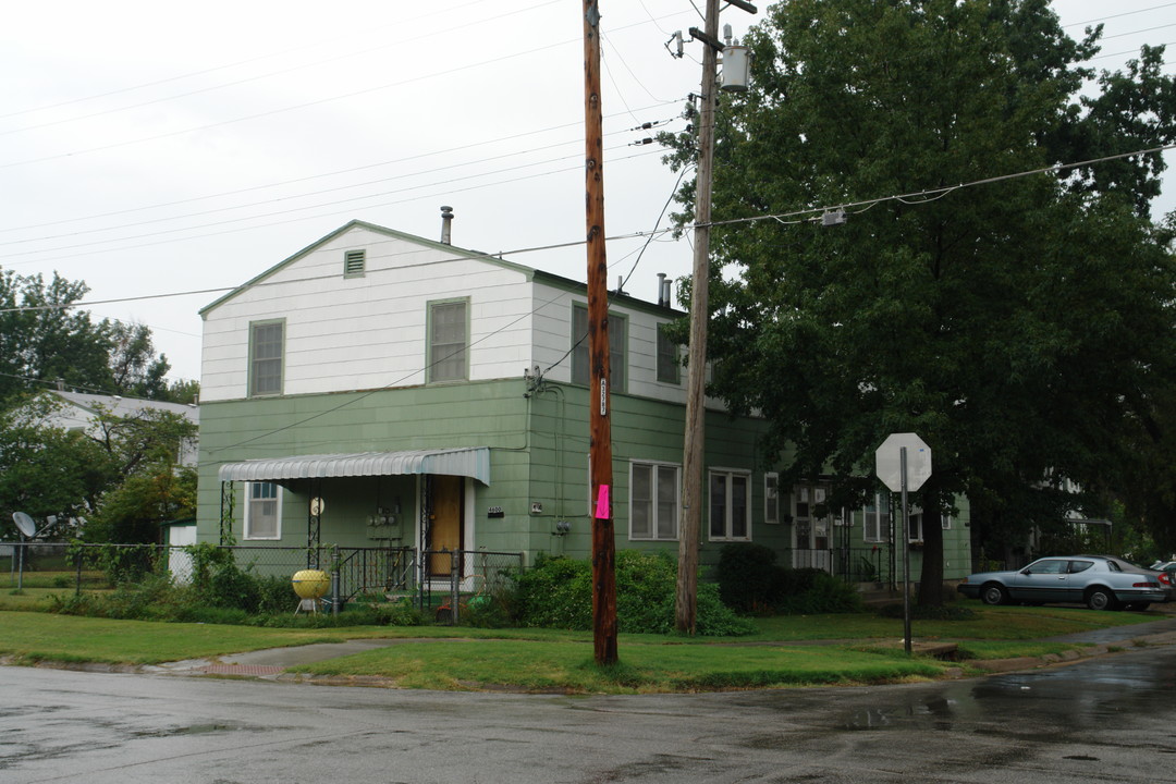 5106-5125 E Boston St in Wichita, KS - Foto de edificio