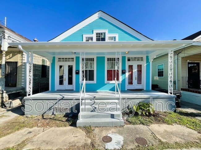 property at 2437 Lapeyrouse St