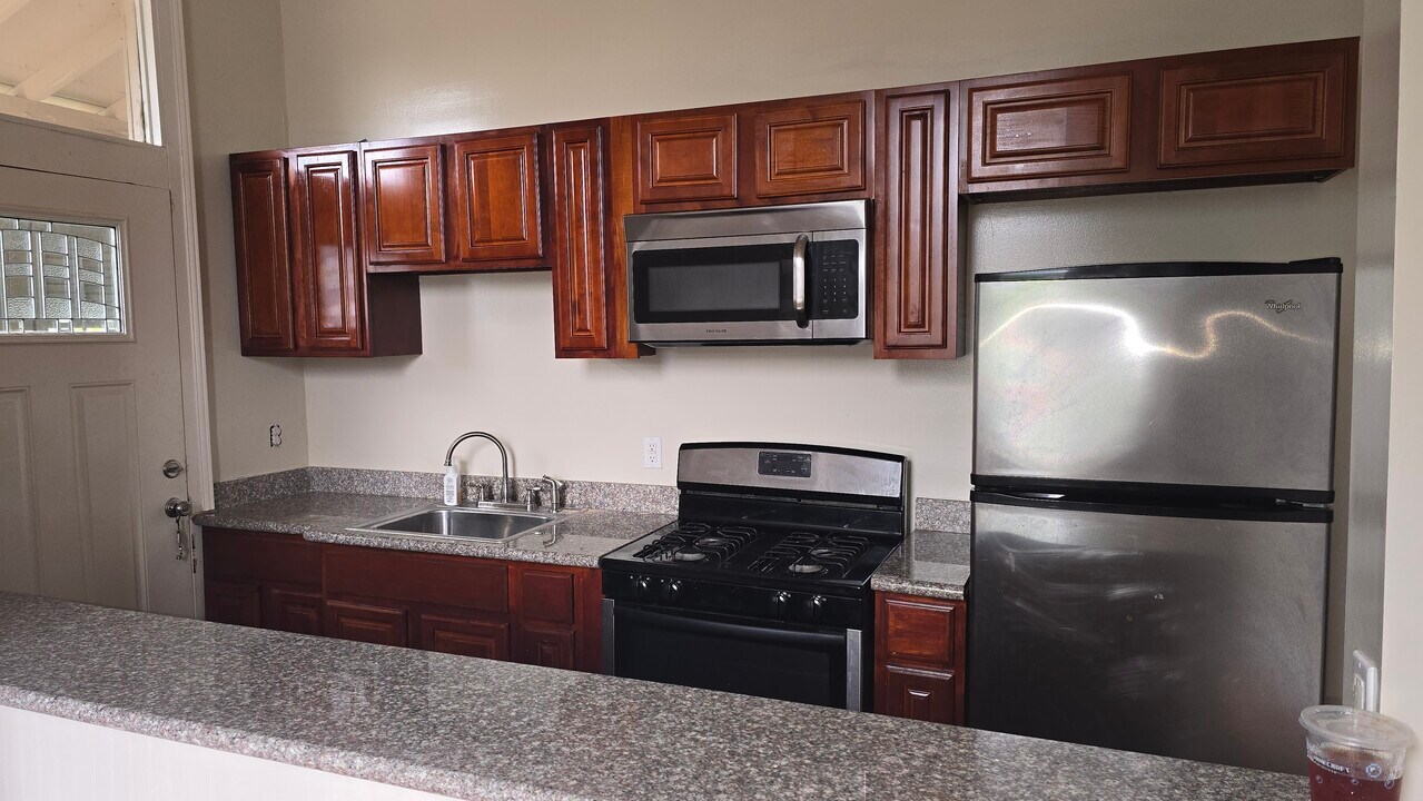 8133 Hickory St, Unit Apartment 4 in New Orleans, LA - Foto de edificio