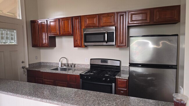 8133 Hickory St, Unit Apartment 4