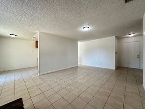 8505 Sun Florin Dr in Sacramento, CA - Building Photo - Building Photo