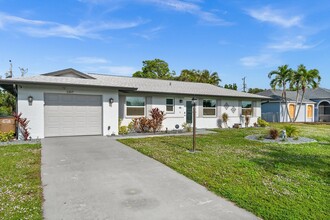 1307 SE 34th Terrace in Cape Coral, FL - Building Photo - Building Photo