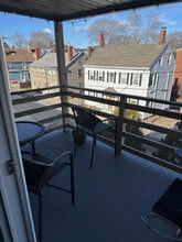 17 Pickman St, Unit 5 in Salem, MA - Foto de edificio - Building Photo