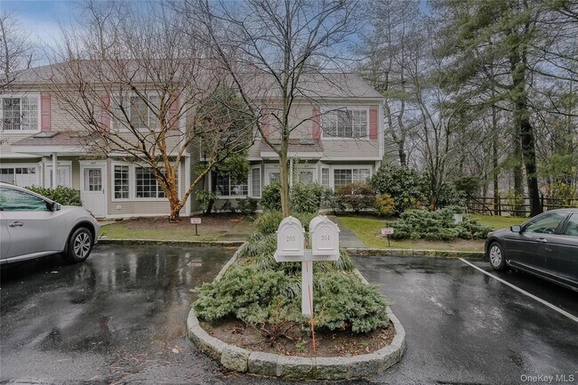 203 Park Ridge Ln in White Plains, NY - Building Photo - Building Photo