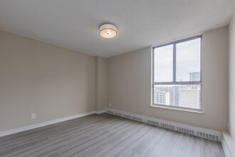 545 Sherbourne in Toronto, ON - Building Photo - Interior Photo