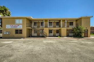 1417 E Cartier Ave in North Las Vegas, NV - Building Photo - Building Photo