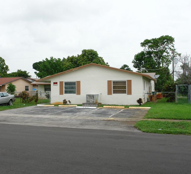 5901 NW 19th Ct in Fort Lauderdale, FL - Building Photo - Building Photo