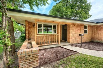 1048 Indian Creek Trail in Dallas, TX - Building Photo - Building Photo