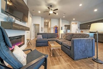 21707 Crystal Way in Leander, TX - Foto de edificio - Building Photo