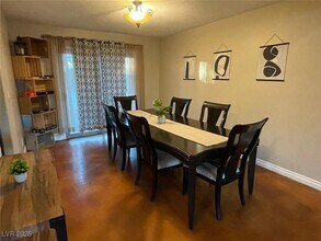 5243 S Placentia Pkwy in Las Vegas, NV - Building Photo - Building Photo