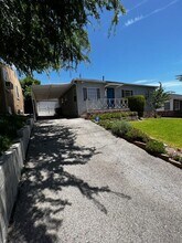 3343 Santa Carlotta St in Glendale, CA - Building Photo - Building Photo